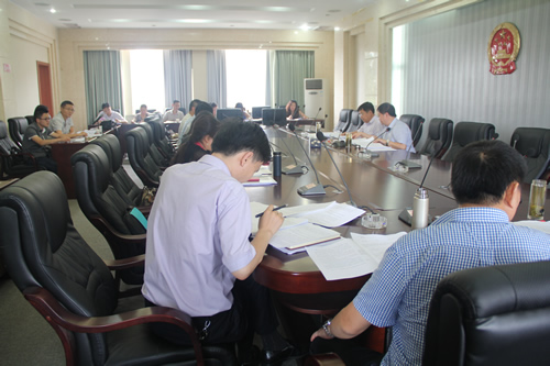 政府領(lǐng)導(dǎo)、企業(yè)代表參加了崇禮新城投資合作協(xié)議討論會(huì)(圖2)